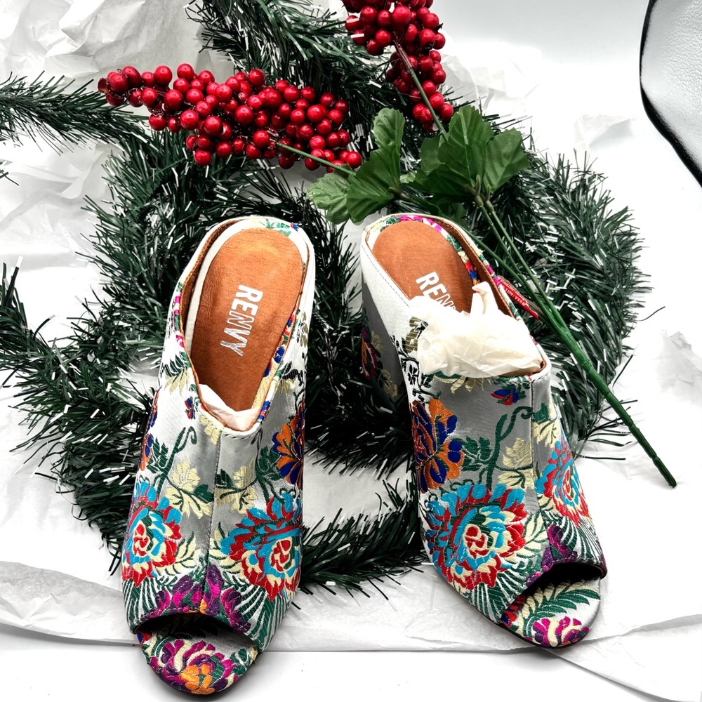 Renvy shoe